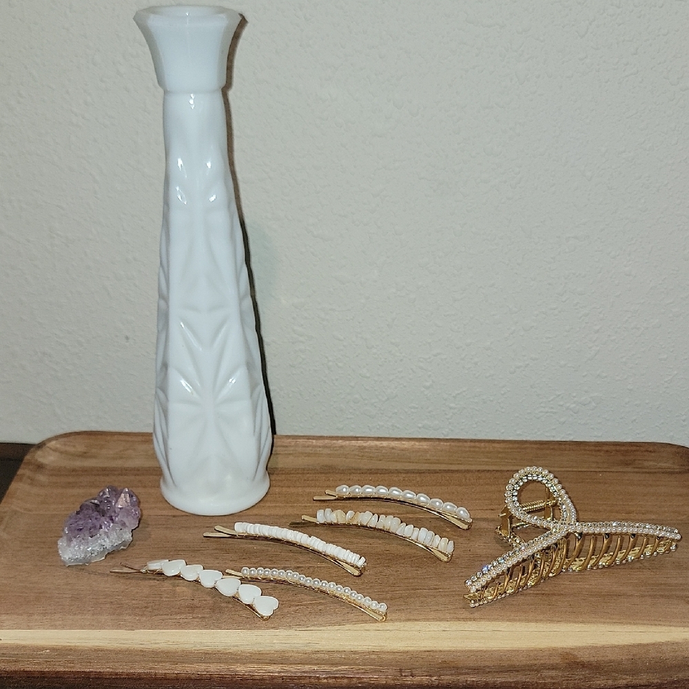 Elegant Gold and White Hair Accessory Set